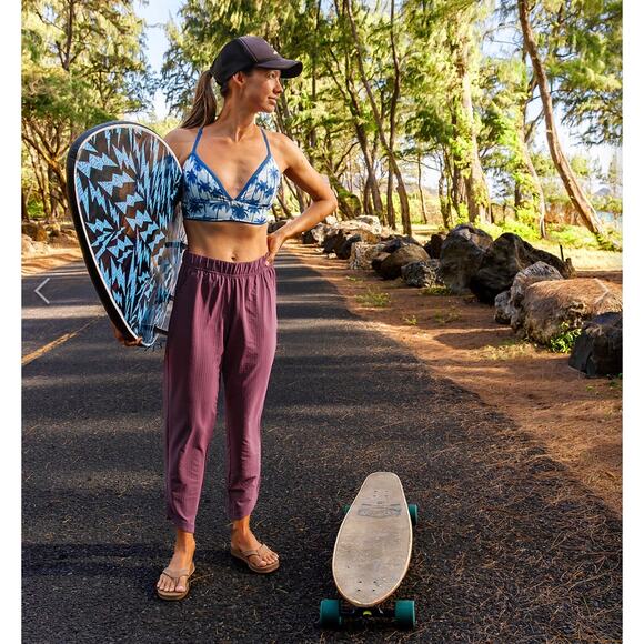 Title Nine Pants - Title nine Slaycation Straight Leg Pants Size medium plum Polaris quick dry